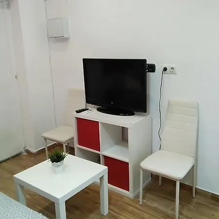 Estudio Cerca Del Carrefour Rosaleda Málaga Buitenkant foto